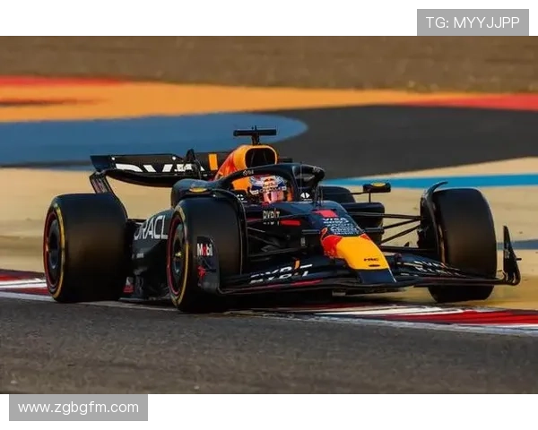 F1赛季最新动态:红牛队优势稳固,梅赛德斯挑战继续加剧 F1赛季最新动态:红牛队优势稳固,梅赛德斯挑战继续加剧