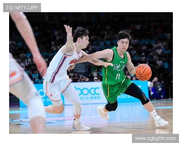 中国男篮迎战强敌拼搏赛场，未来世界杯之路充满挑战与希望