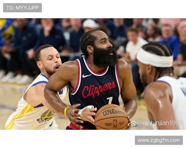 联盟格局震荡球星交易传闻升温季后赛形势引发热议多队备战新赛季