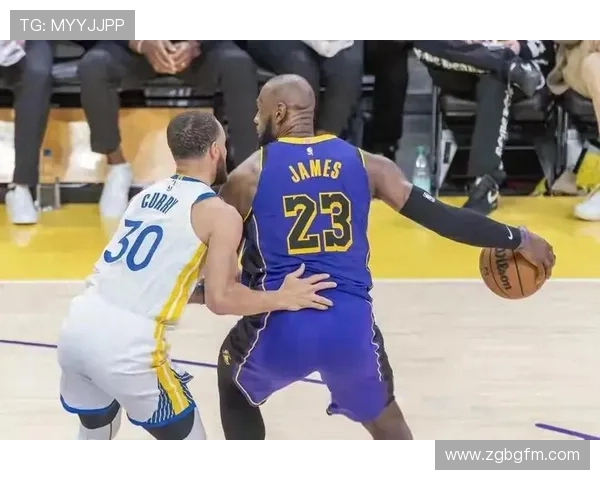 詹姆斯与库里再度对决 NBA新赛季看点：超级巨星争锋与球队动向分析