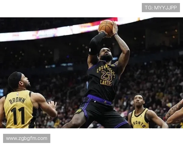 詹姆斯率湖人逆转勇士全场轰下三双再创赛季最佳表现